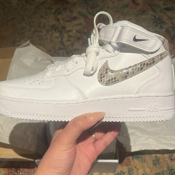 Nike Air Force 1 '07 Mid White Leather Snake Swoosh (Women's) sz 8 DD8959-110 - Picture 5 of 6